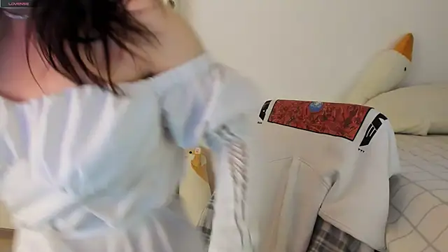 Snapshot of crystal_lilith chatting on 03/14/25, 05:27 crystal lilith online show from 03/14/25, 05:27