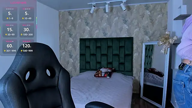 april dumont online show from 11/28/25, 01:44