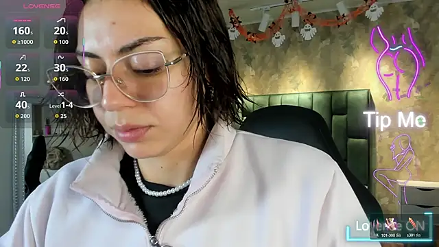 april dumont online show from 10/29/25, 11:42