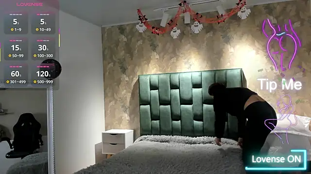 april dumont online show from 10/27/25, 11:44