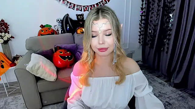 Snapshot of FollowLovee chatting on 10/31/25, 05:42 FollowLovee online show from 10/31/25, 05:42