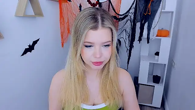 Snapshot of FollowLovee chatting on 11/02/25, 11:26 FollowLovee online show from 11/02/25, 11:26