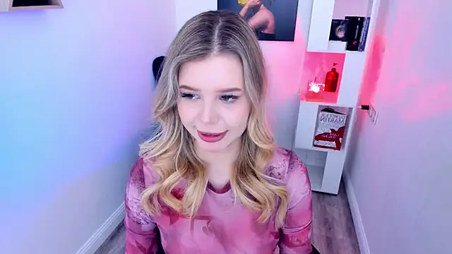 Snapshot of FollowLovee chatting on 11/28/25, 07:58 FollowLovee online show from 11/28/25, 07:58