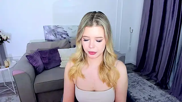 Snapshot of FollowLovee chatting on 11/27/25, 07:36 FollowLovee online show from 11/27/25, 07:36