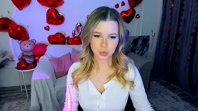 Snapshot of FollowLovee chatting on 02/06/26, 03:35 FollowLovee online show from 02/06/26, 03:35