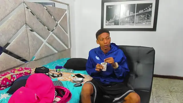 EvaxEmma online show from 02/14/26, 01:00