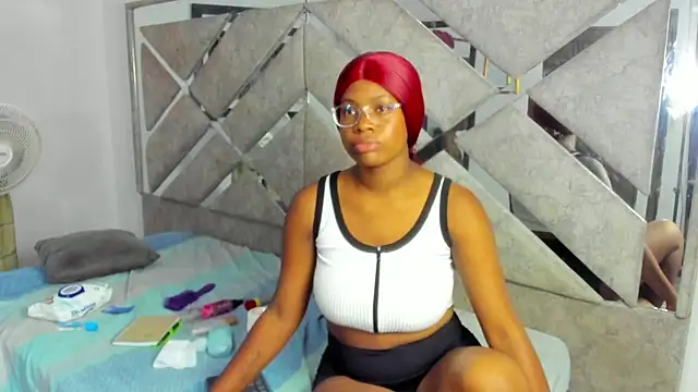 EvaxEmma online show from 12/02/25, 01:24