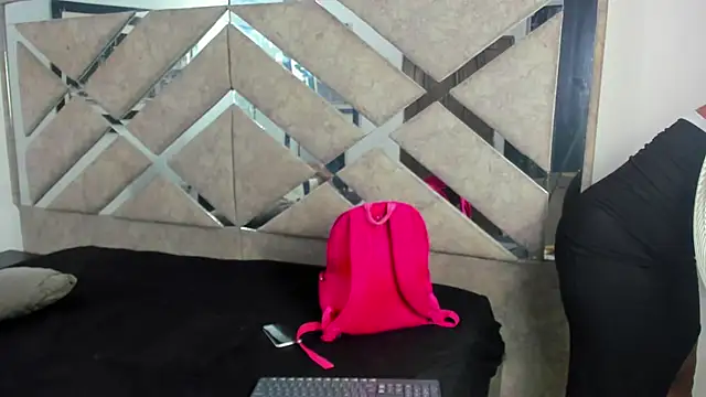 EvaxEmma online show from 10/15/25, 03:09