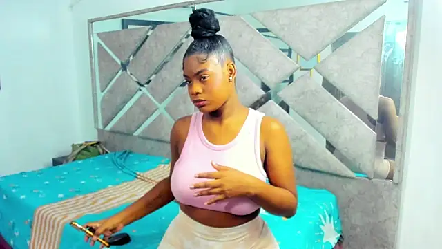 EvaxEmma online show from 11/01/25, 01:05