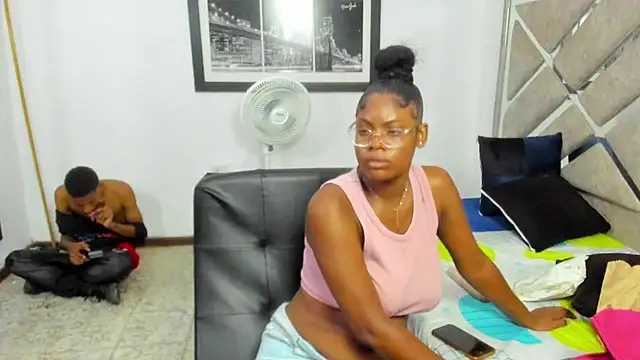 EvaxEmma online show from 12/17/25, 01:27