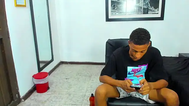 EvaxEmma online show from 10/28/25, 03:11