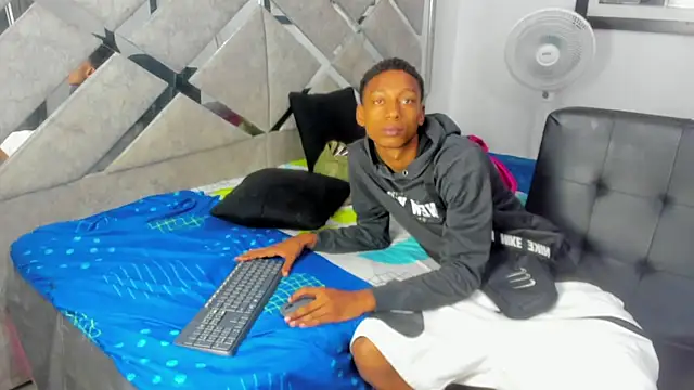 EvaxEmma online show from 01/15/26, 01:25