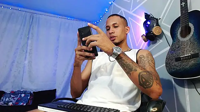 Snapshot of MagnusFrost chatting on 03/19/25, 10:42 MagnusFrost online show from 03/19/25, 10:42