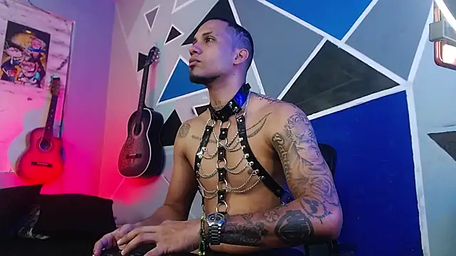 Snapshot of MagnusFrost chatting on 09/24/25, 08:04 MagnusFrost online show from 09/24/25, 08:04