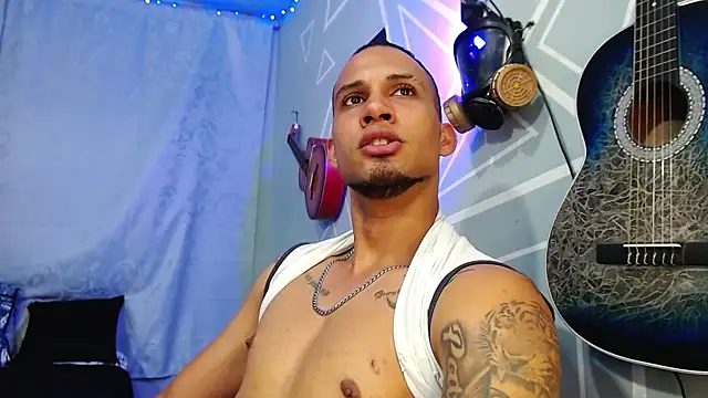 Snapshot of MagnusFrost chatting on 03/20/25, 01:46 MagnusFrost online show from 03/20/25, 01:46