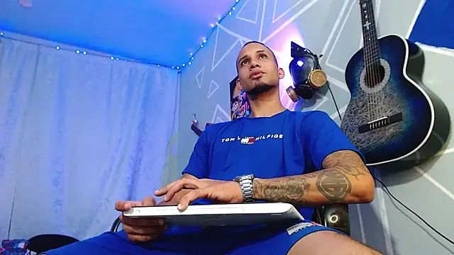 Snapshot of MagnusFrost chatting on 03/21/25, 03:55 MagnusFrost online show from 03/21/25, 03:55