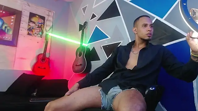 Snapshot of MagnusFrost chatting on 10/10/25, 02:56 MagnusFrost online show from 10/10/25, 02:56