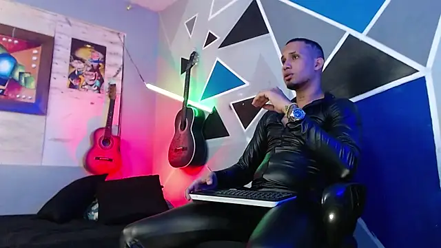 Snapshot of MagnusFrost chatting on 11/11/25, 04:07 MagnusFrost online show from 11/11/25, 04:07