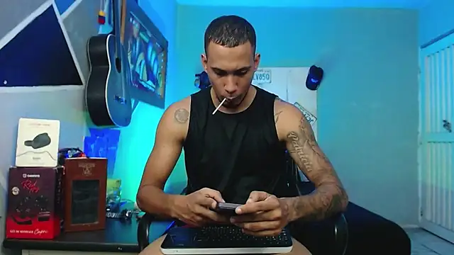 Snapshot of MagnusFrost chatting on 06/19/26, 11:20 MagnusFrost online show from 06/19/26, 11:20