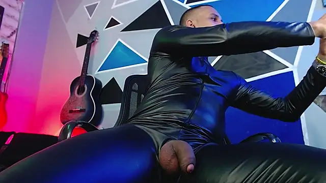 Snapshot of MagnusFrost chatting on 09/22/25, 09:15 MagnusFrost online show from 09/22/25, 09:15