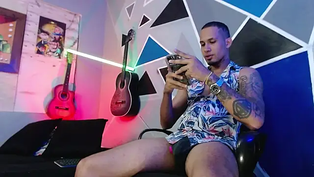 Snapshot of MagnusFrost chatting on 11/13/25, 03:43 MagnusFrost online show from 11/13/25, 03:43