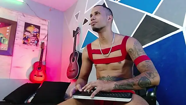 Snapshot of MagnusFrost chatting on 12/16/25, 03:00 MagnusFrost online show from 12/16/25, 03:00