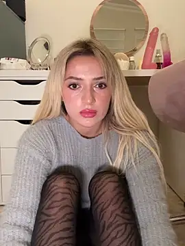 yaprakmericc online show from 11/17/25, 09:08