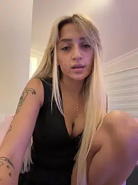 yaprakmericc online show from 10/28/25, 11:14