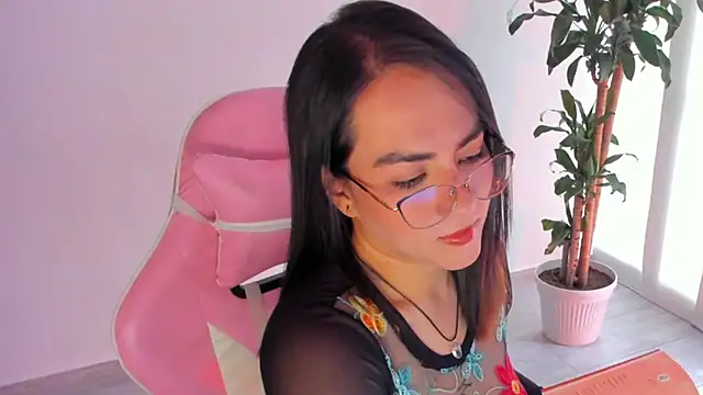 Sofi Martinezz0 online show from 09/14/25, 07:47