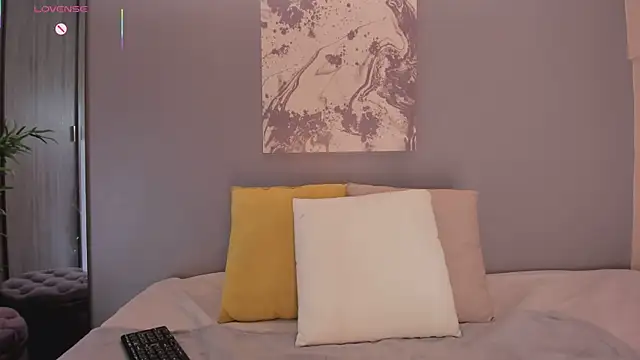 LynnSam  online show from 10/24/25, 11:26