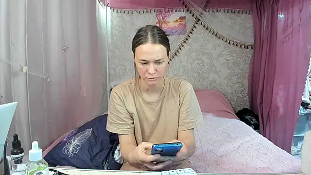 Snapshot of leila_bambi_ chatting on 07/06/26, 04:30 leila bambi online show from 07/06/26, 04:30