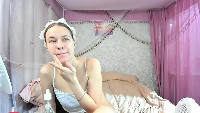 leila bambi  online show from 02/21/26, 04:09