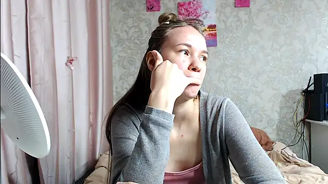 leila bambi  online show from 10/23/25, 04:05