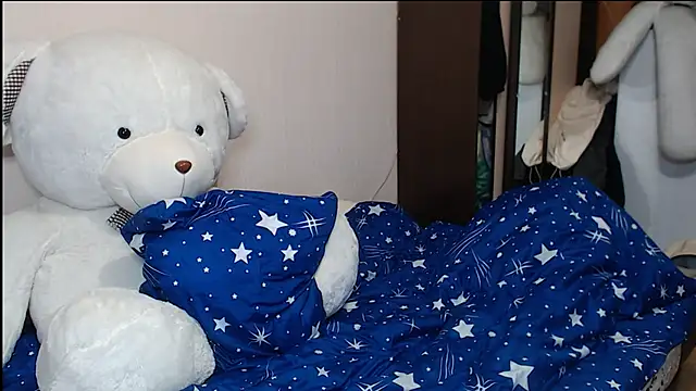 leila bambi  online show from 01/29/25, 03:22