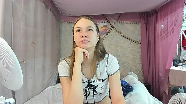 leila bambi  online show from 04/09/26, 09:54