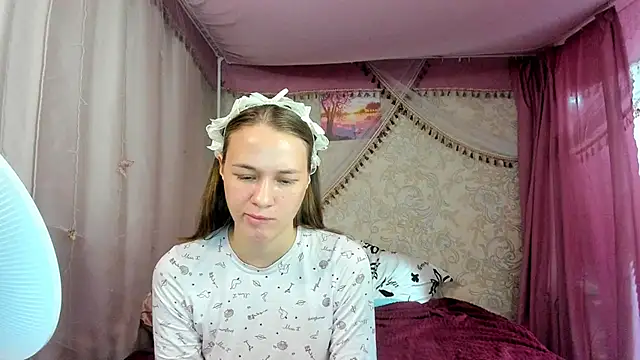 Snapshot of leila_bambi_ chatting on 06/29/26, 05:45 leila bambi online show from 06/29/26, 05:45