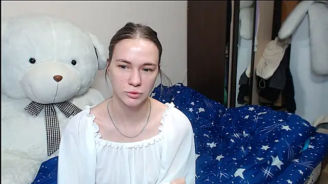 leila bambi  online show from 01/28/25, 07:32