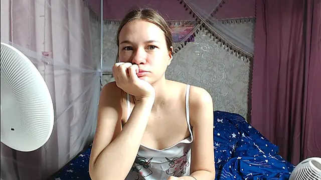 leila bambi  online show from 11/07/25, 10:57