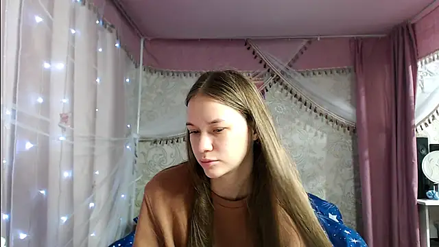 leila bambi  online show from 11/11/25, 08:42