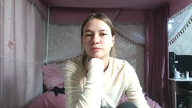 leila bambi  online show from 12/01/25, 06:42