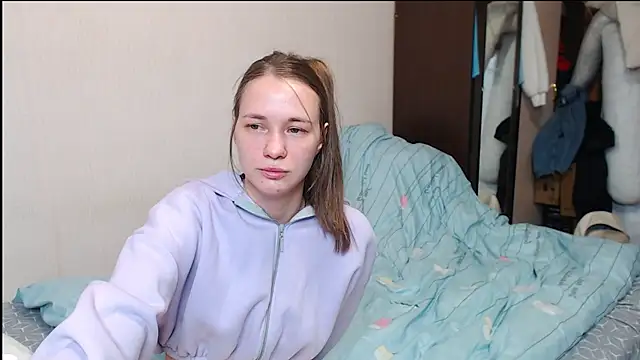 leila bambi  online show from 02/20/25, 02:51