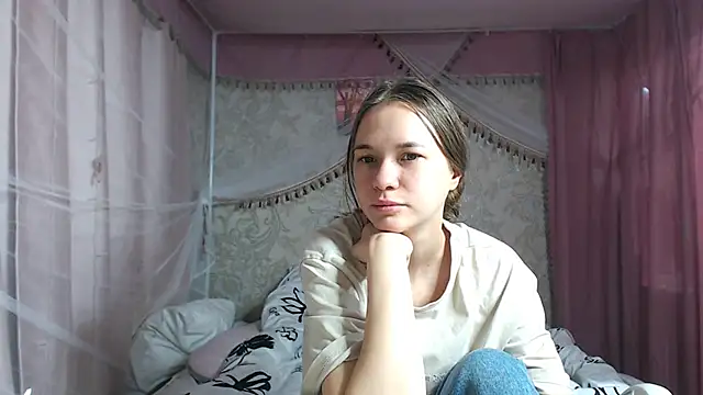 leila bambi  online show from 11/22/25, 12:26