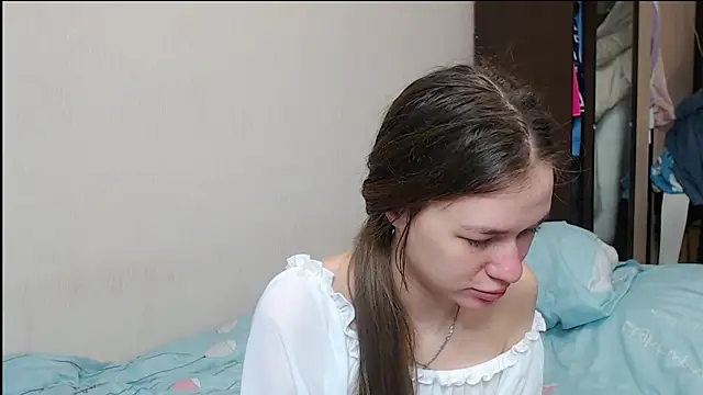 leila bambi  online show from 02/10/25, 02:05
