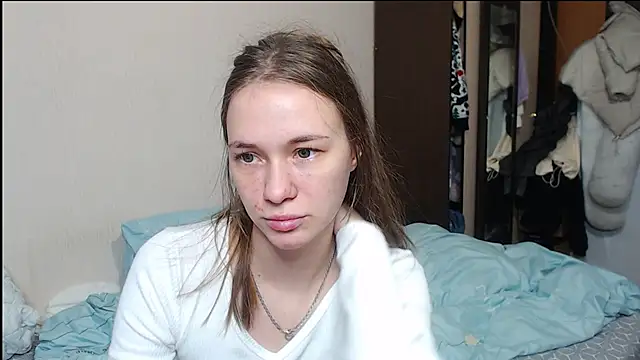leila bambi  online show from 02/04/25, 12:00