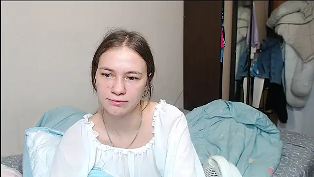 leila bambi  online show from 02/11/25, 06:22