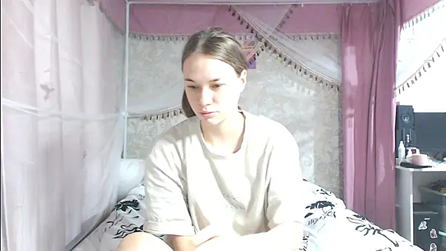 leila bambi  online show from 11/21/25, 11:53