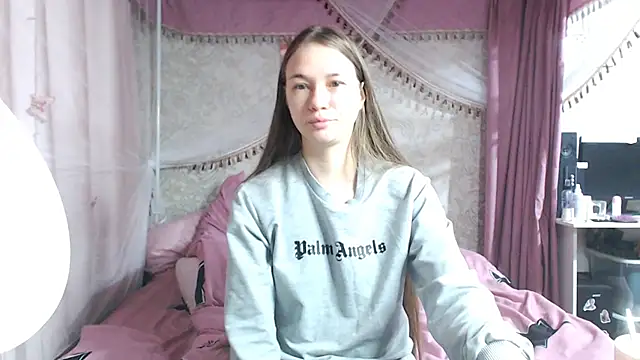 leila bambi  online show from 12/02/25, 07:37