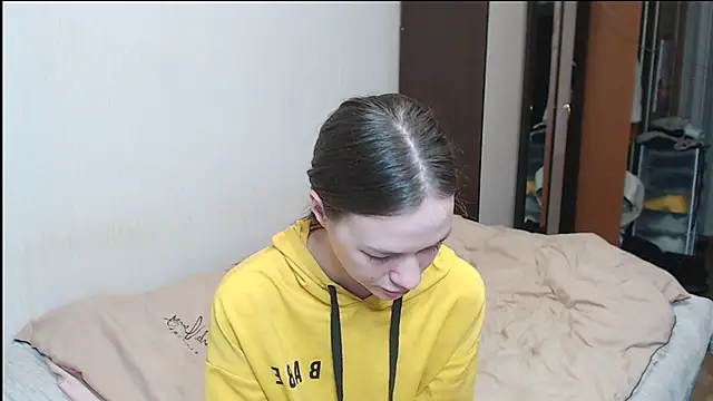 leila bambi  online show from 03/18/25, 12:08