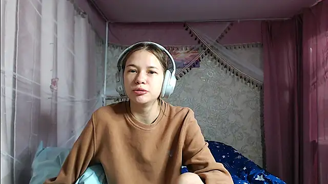 leila bambi  online show from 11/14/25, 11:47