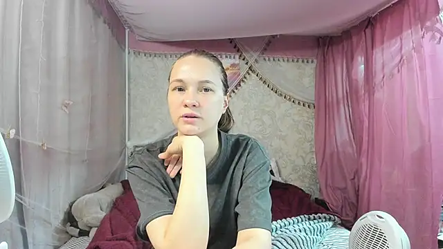 Snapshot of leila_bambi_ chatting on 04/22/26, 01:51 leila bambi online show from 04/22/26, 01:51